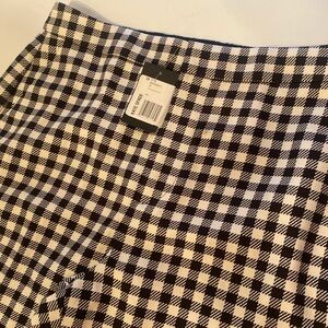 Kate Spade, NWT, beautifully designed ankle length pant. Size 10.